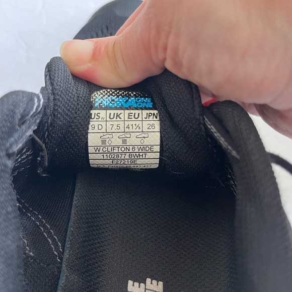 Hoka One One Clifton 6 Black White Size 9 Wide - Picture 8 of 8
